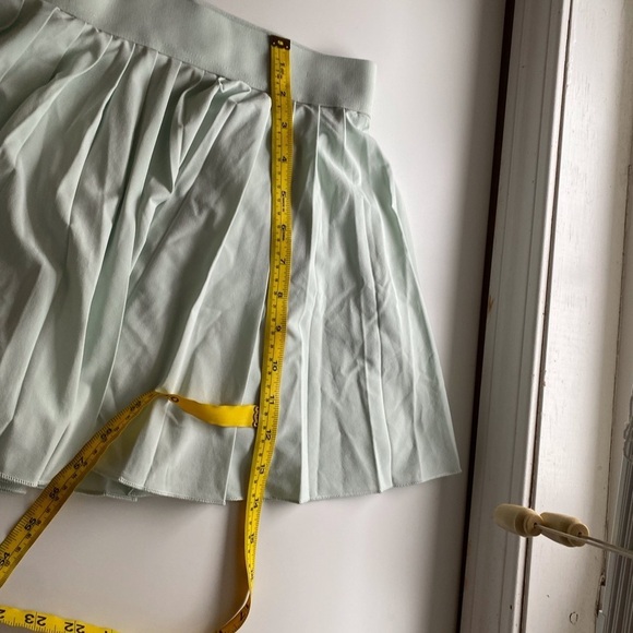 Aritzia TnAction TnaMOVE Tennis Mini Skirt With Built-In Shorts Green XL Preppy - Picture 10 of 12